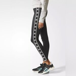 New with tags Adidas Originals BJ8360 Trefoil Sides Black Leggings Size US S